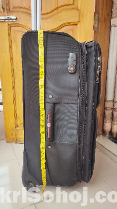 সোদি আরব থেকে কেনা বিদেশি লাগেজ ব্যাগ।